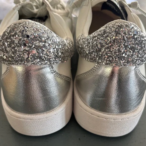 Vintage Havana Cream Sneakers with Silver Accents - Picture 5 of 11